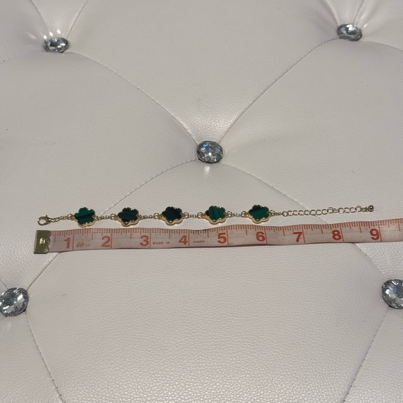 Clover Green and Gold 5 Motif Bracelet Charm Necklace Stud Earrings Set New - Picture 8 of 9